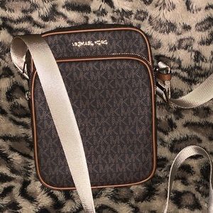 Michael Kors purse / crossbody